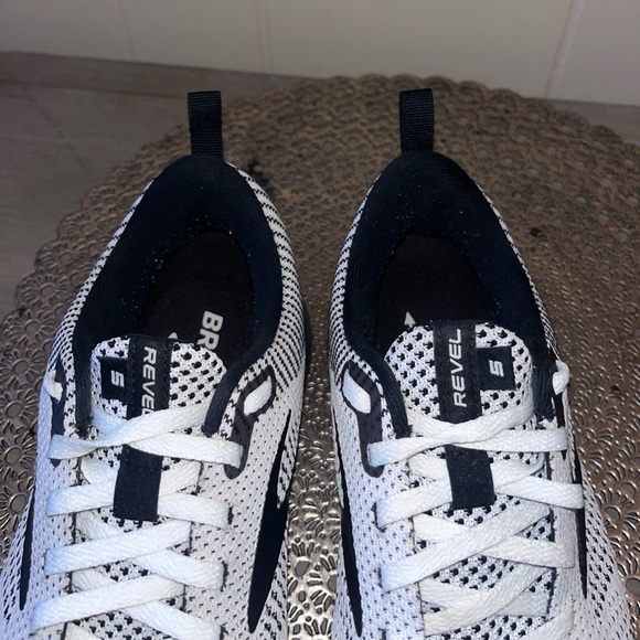 Brooks - Picture 7 of 8